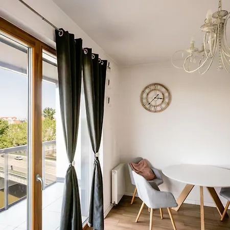 By The River - 2min To Market Square Appartement