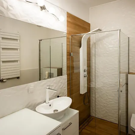 Appartement By The River - 2min To Market Square