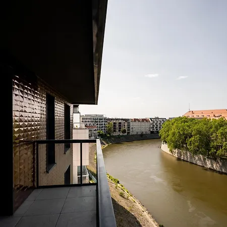 By The River - 2min To Market Square Appartement